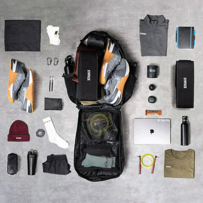 Mochila Gympack Pro 50L Verde - Vista Completa com Itens de Treino e Uso Diário Organizados